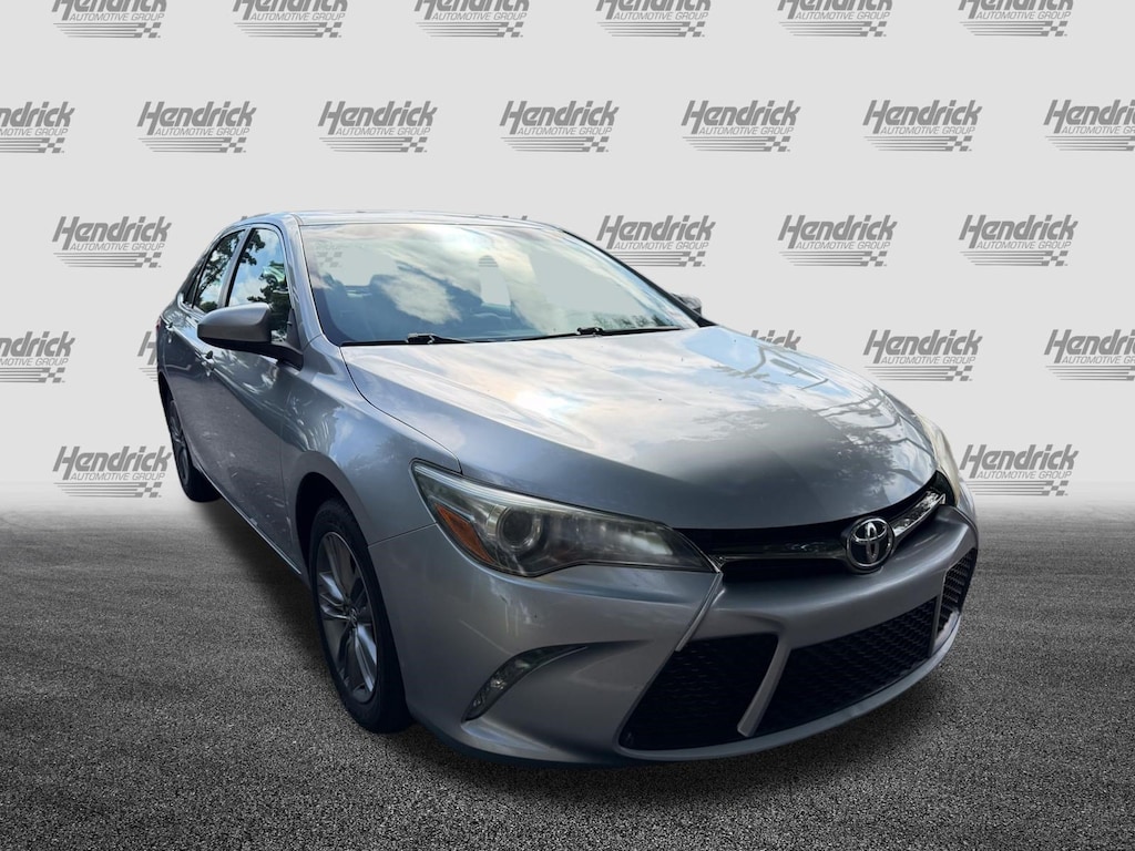 Used 2016 Toyota Camry SE Sedan