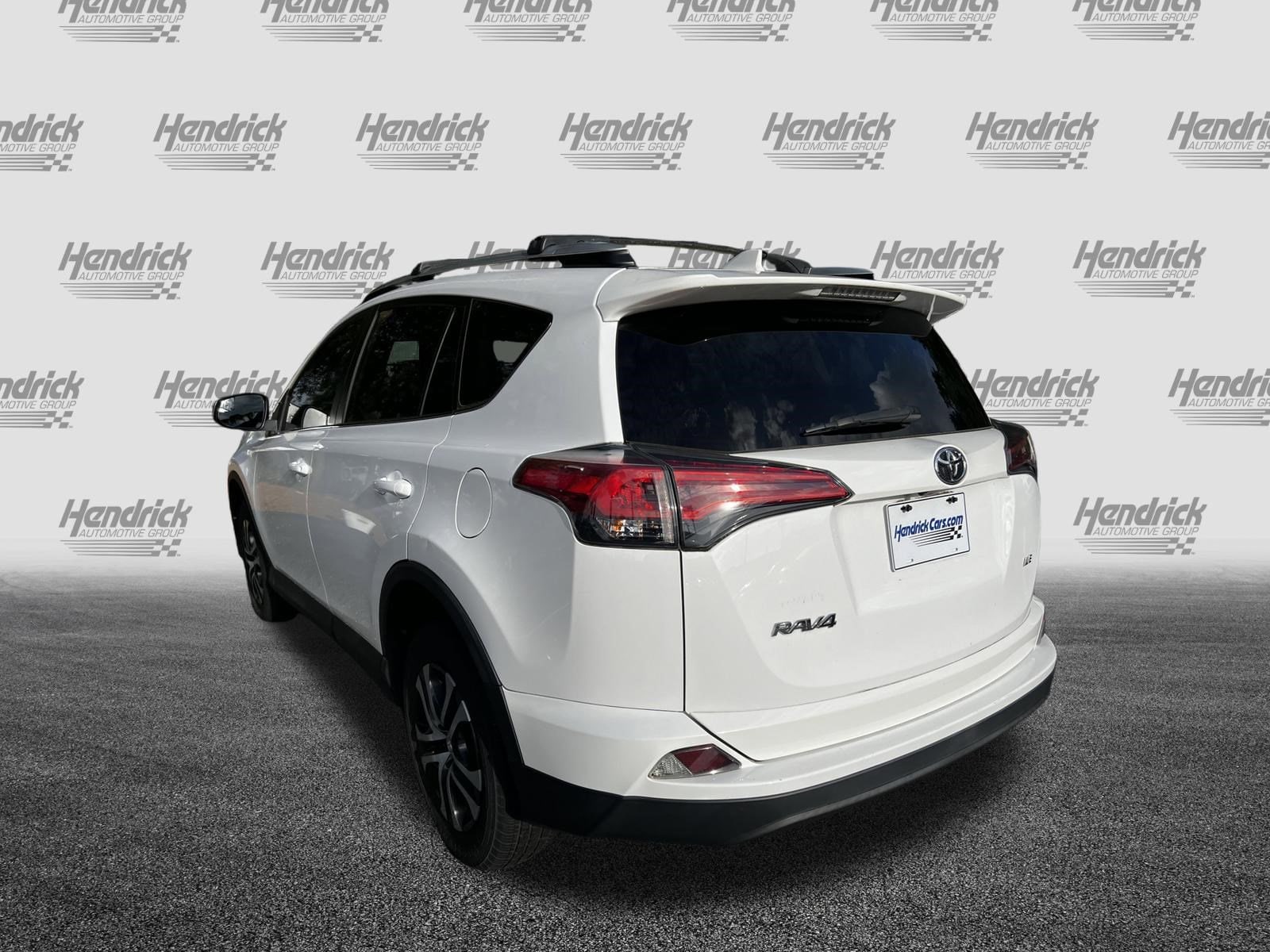 2016 Toyota RAV4 LE photo 5