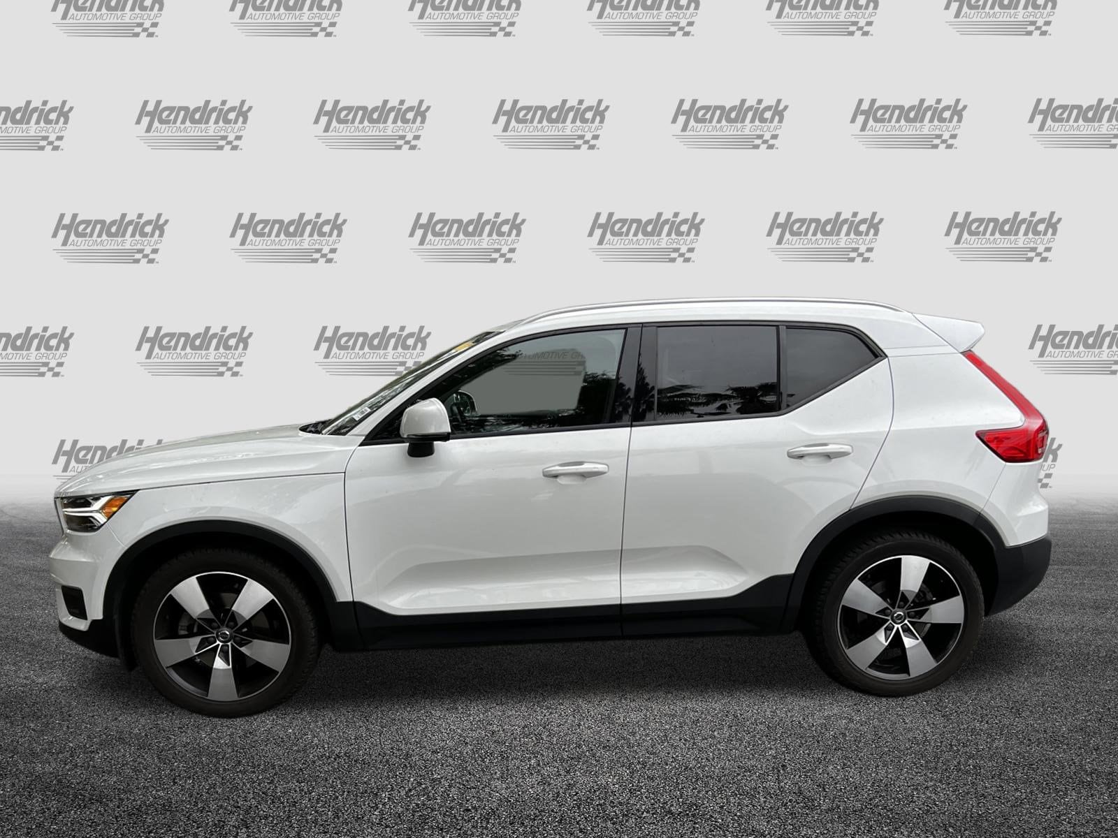 2021 Volvo XC40 Momentum photo 4