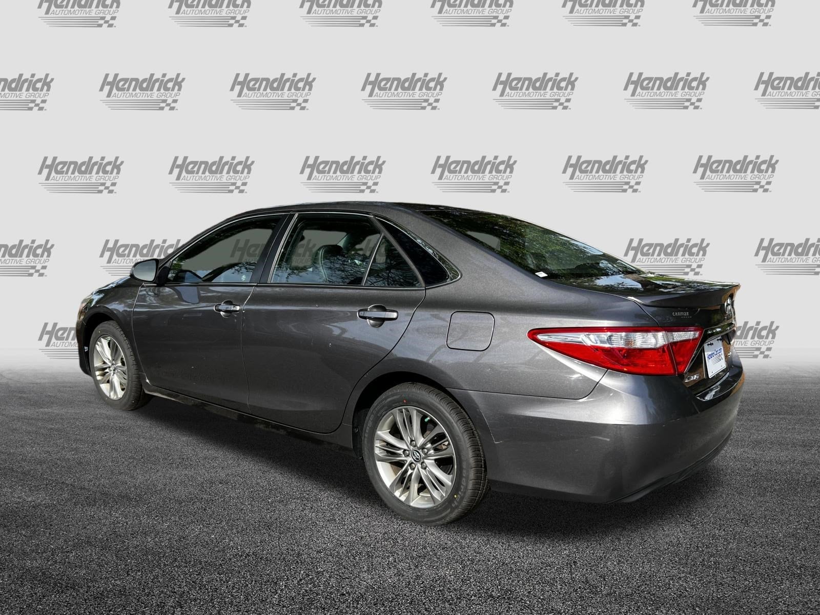 2017 Toyota Camry SE photo 4