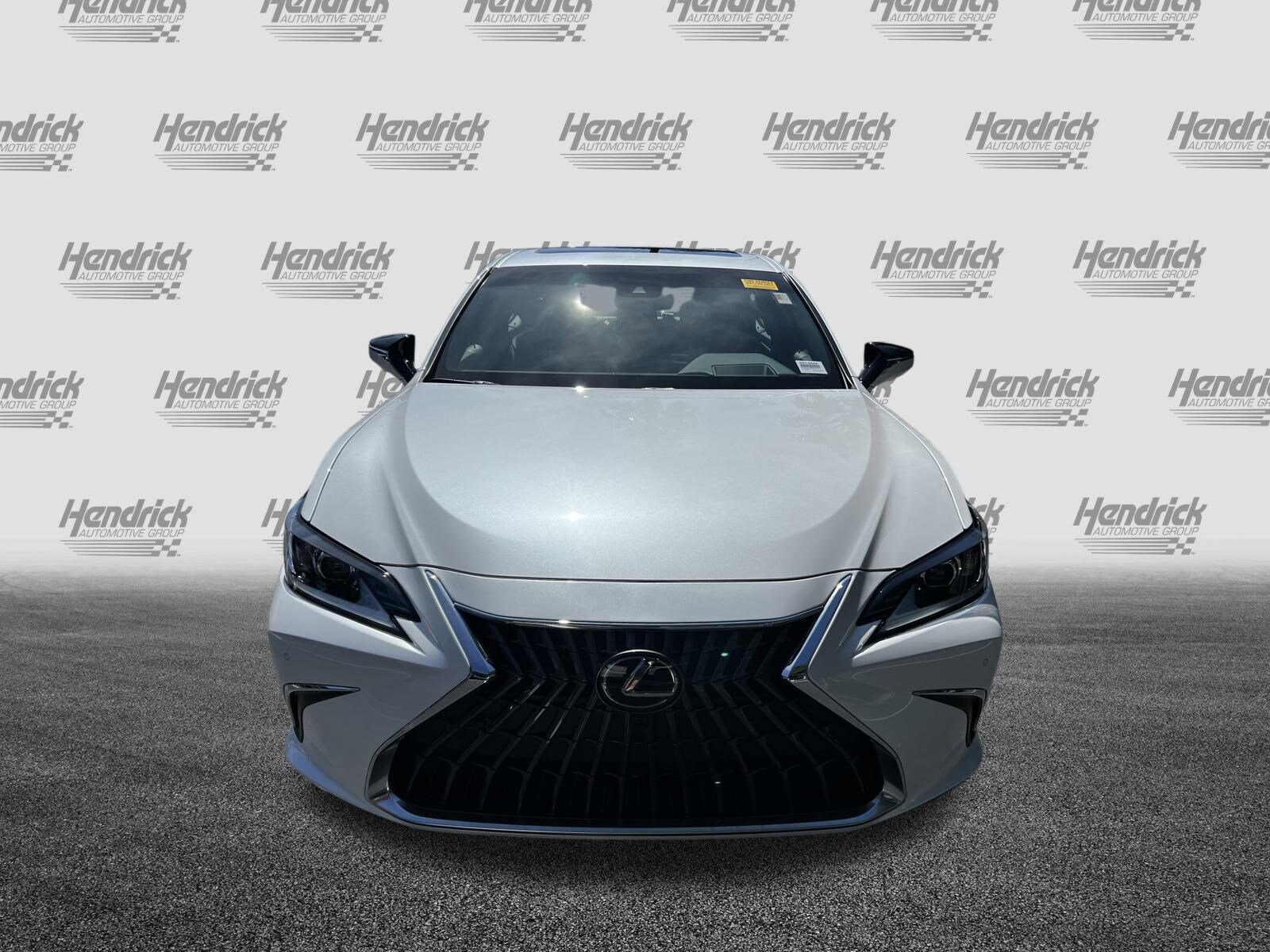 2023 Lexus ES 300h Luxury photo 3