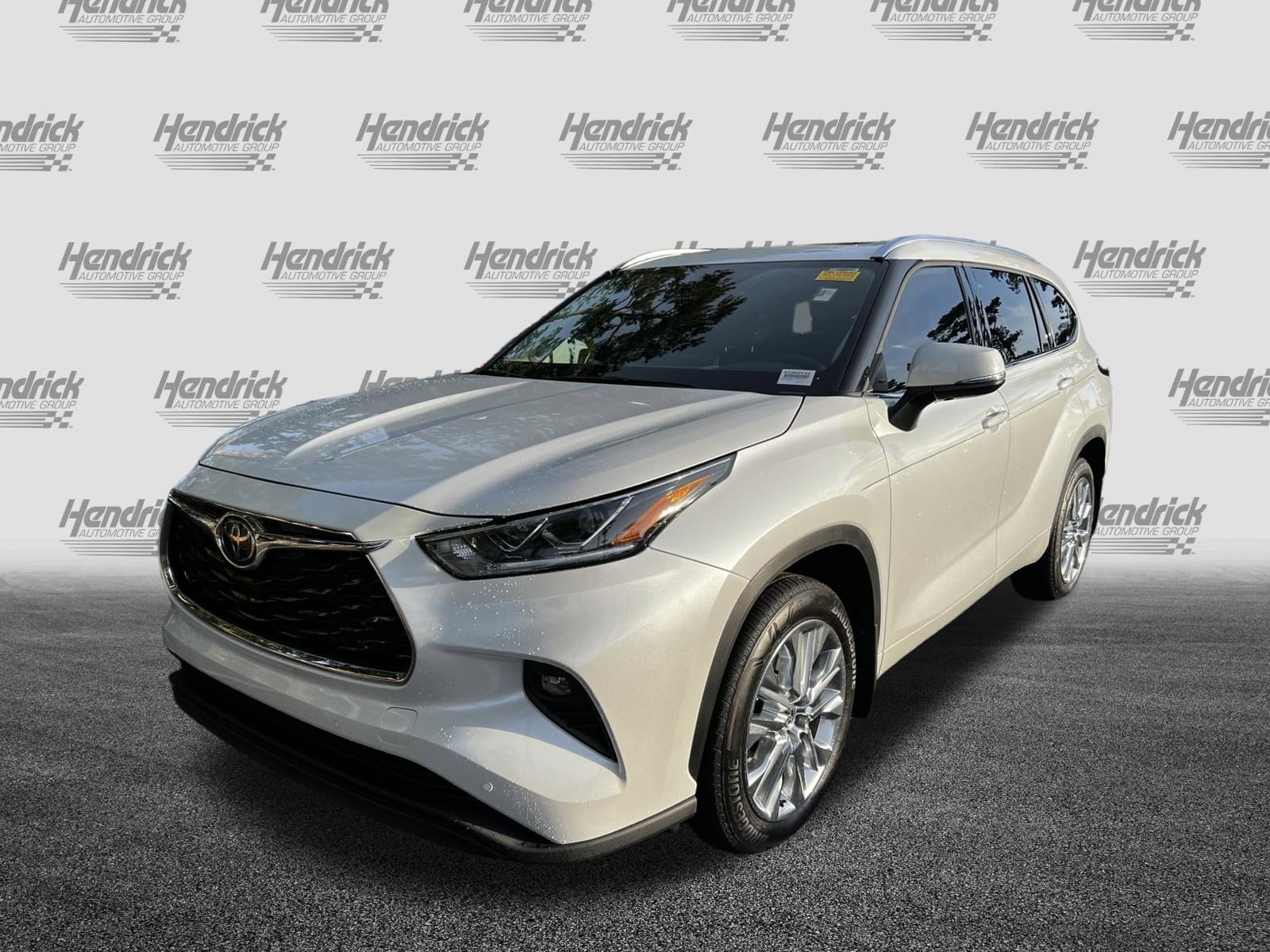 2026 Toyota Highlander Limited photo 2