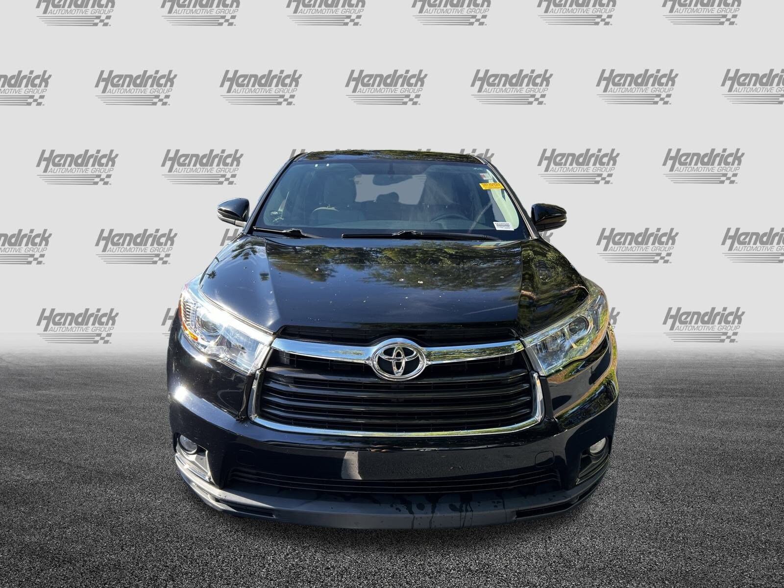 2015 Toyota Highlander LE photo 2