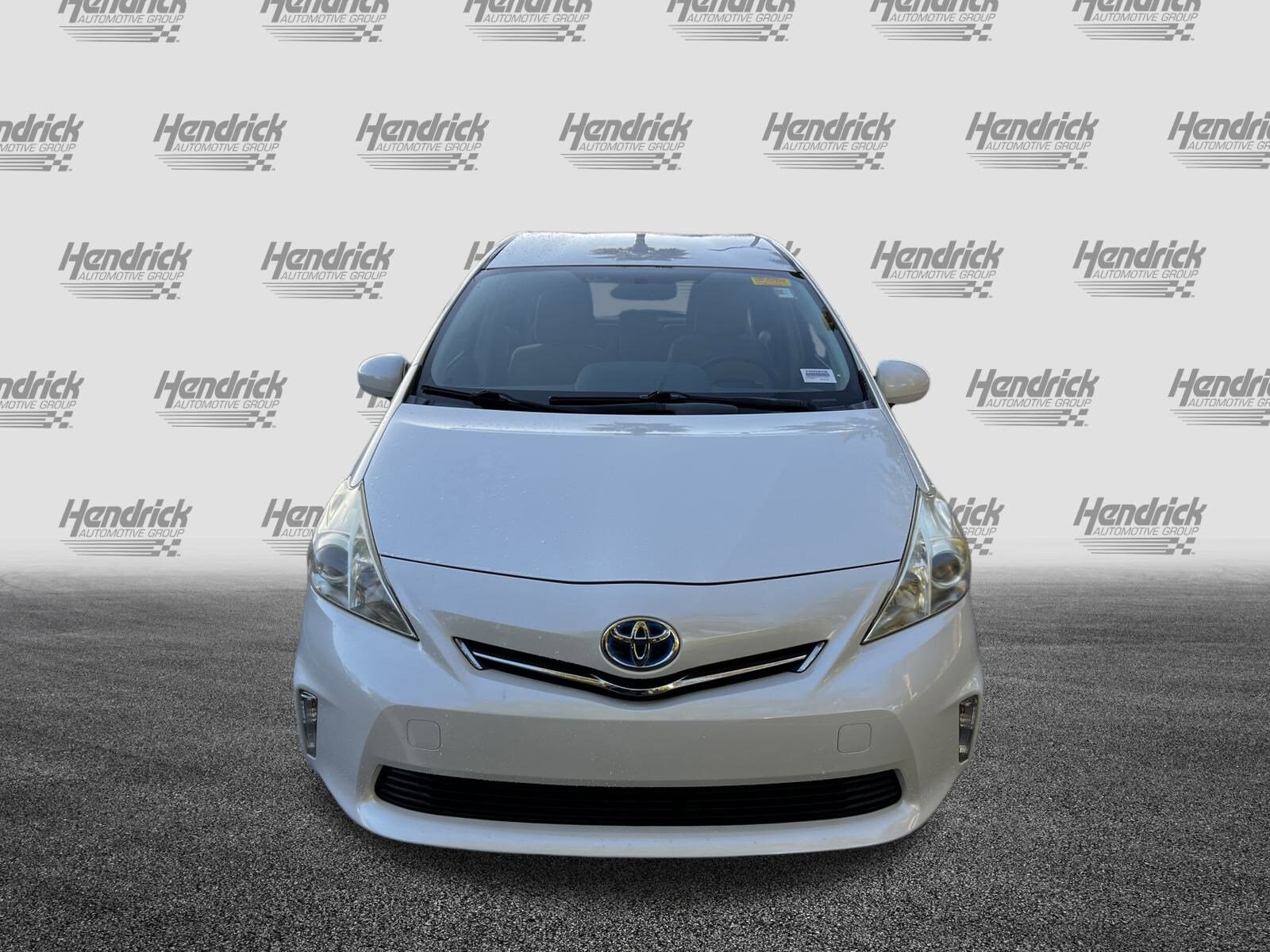 2013 Toyota Prius V Five photo 2
