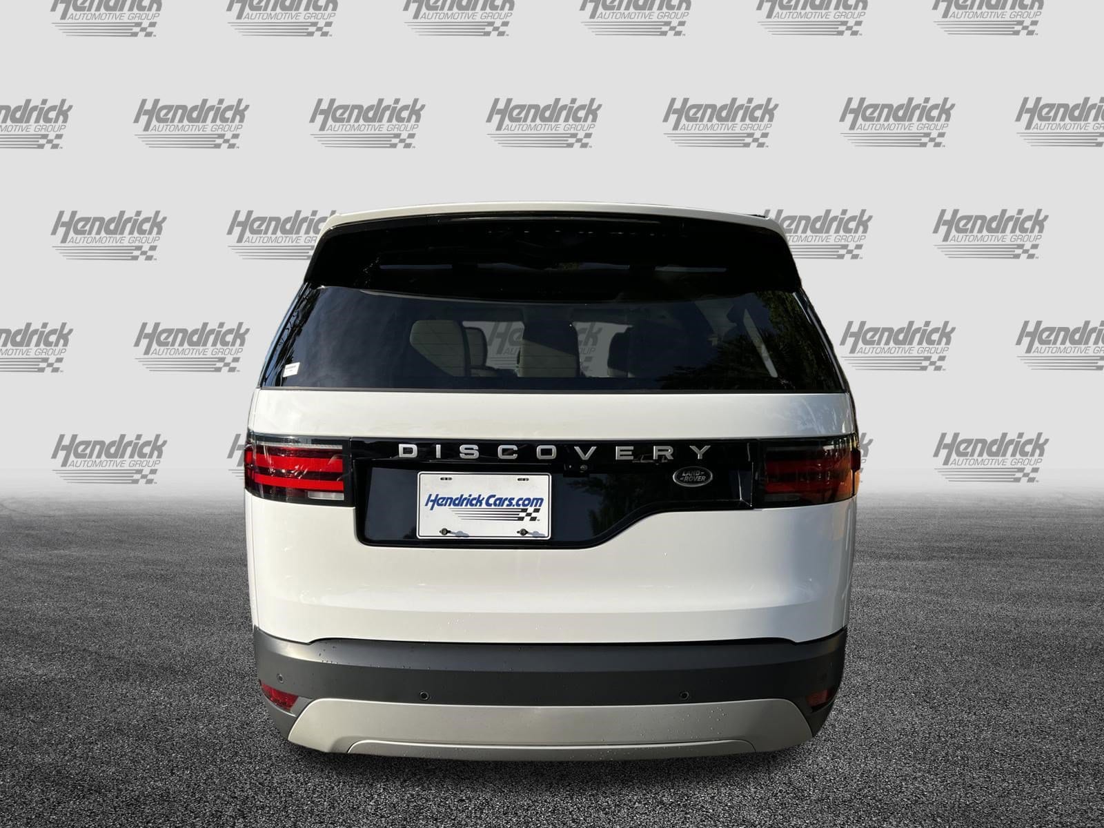 2023 Land Rover Discovery S photo 5
