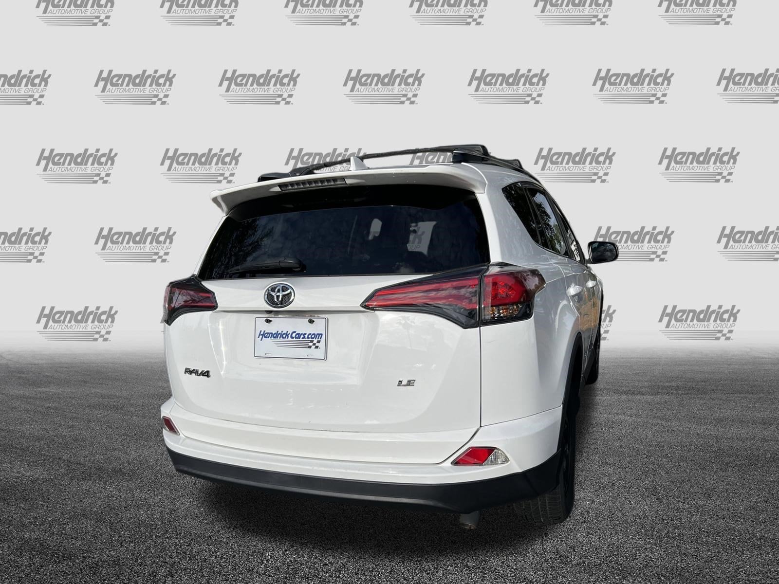 2016 Toyota RAV4 LE photo 3