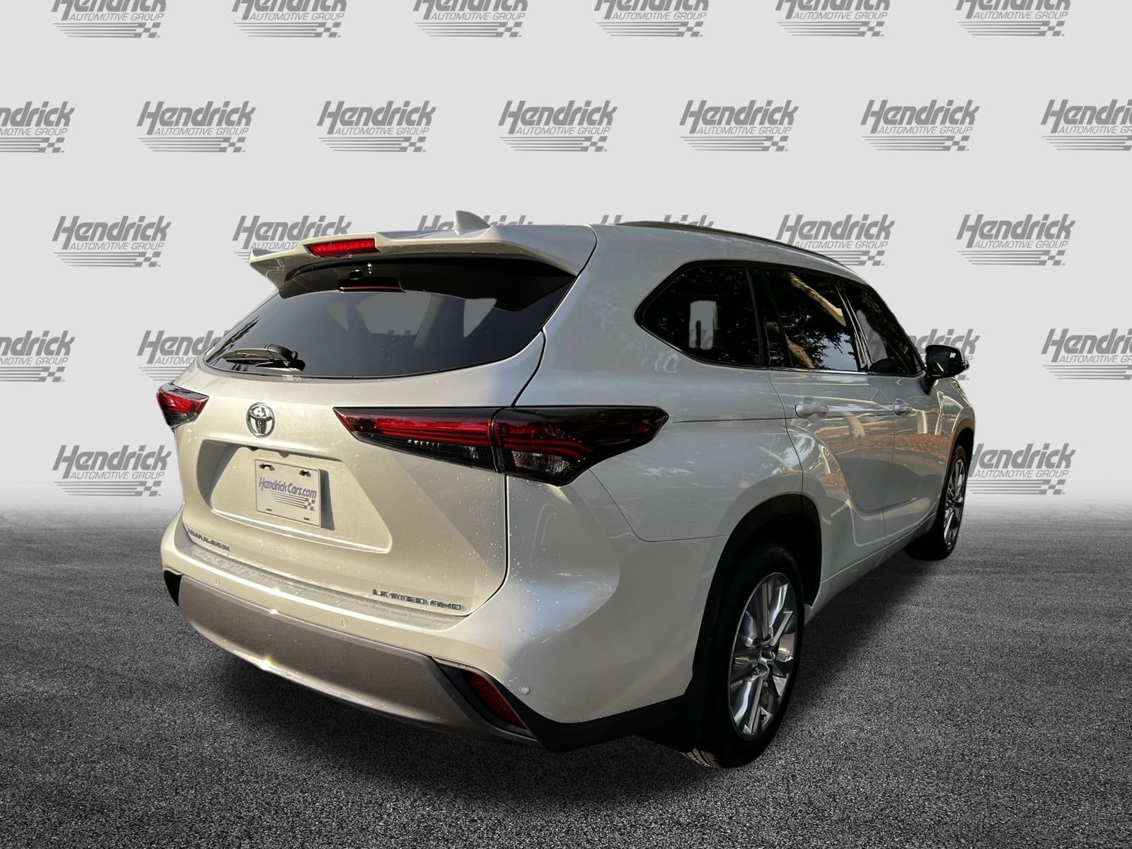 2026 Toyota Highlander Limited photo 6