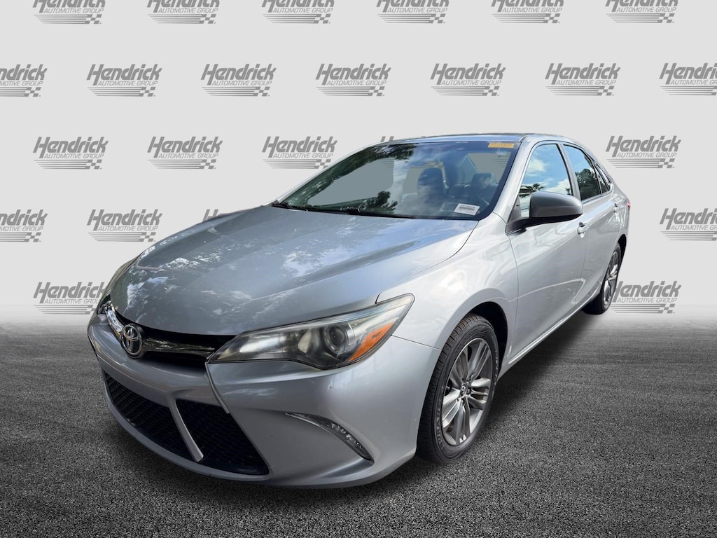 Used 2016 Toyota Camry SE Sedan