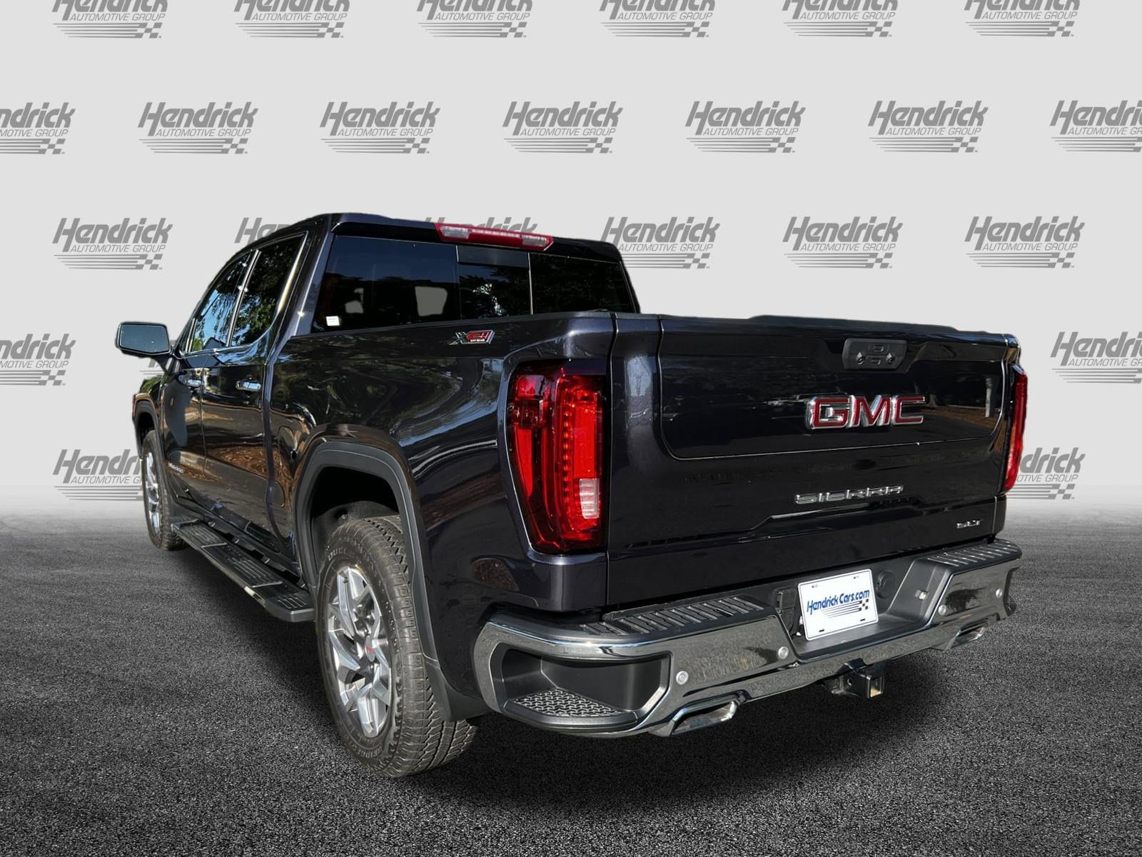 2025 GMC Sierra 1500 SLT photo 4