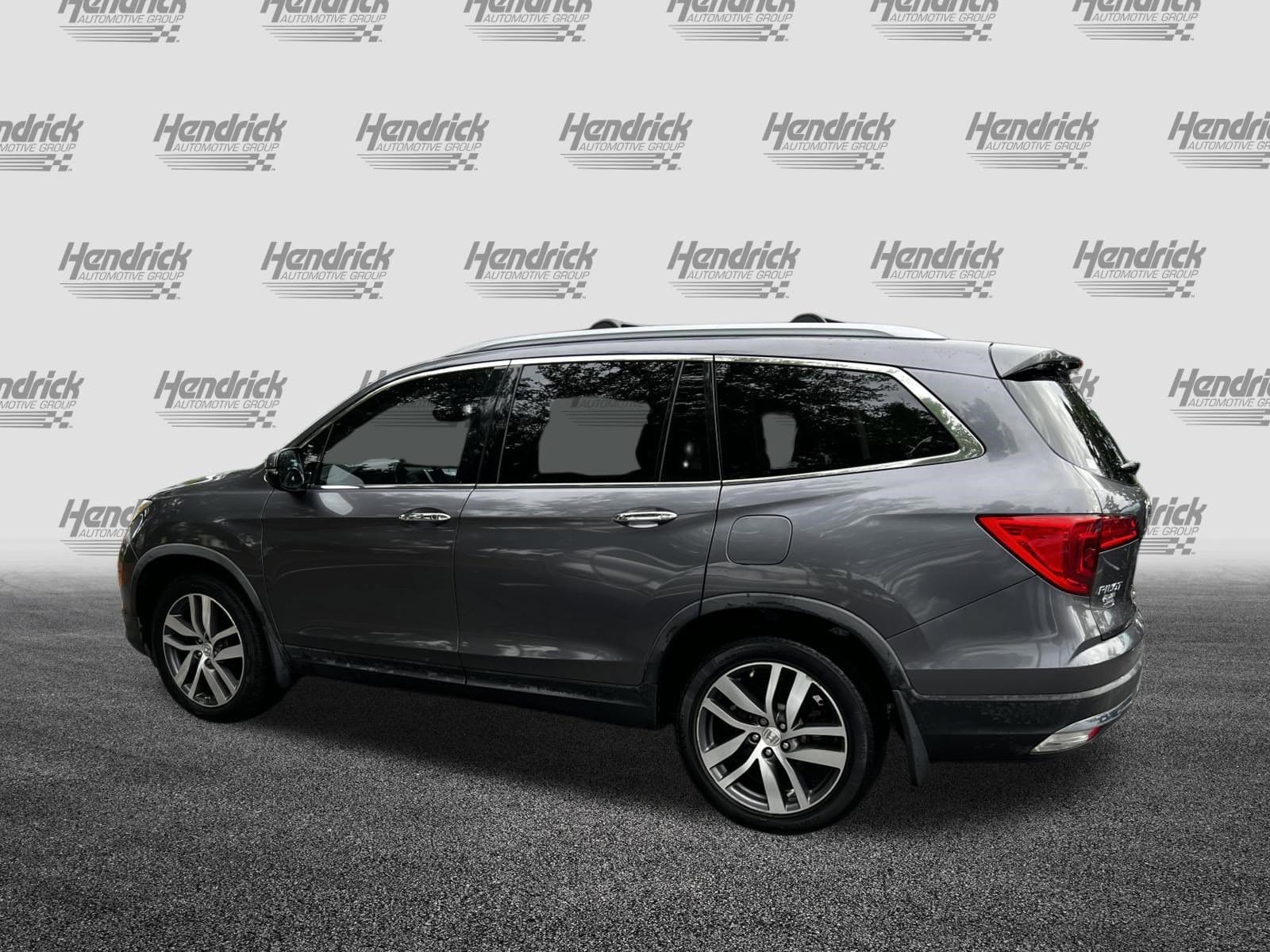 2017 Honda Pilot Touring photo 4