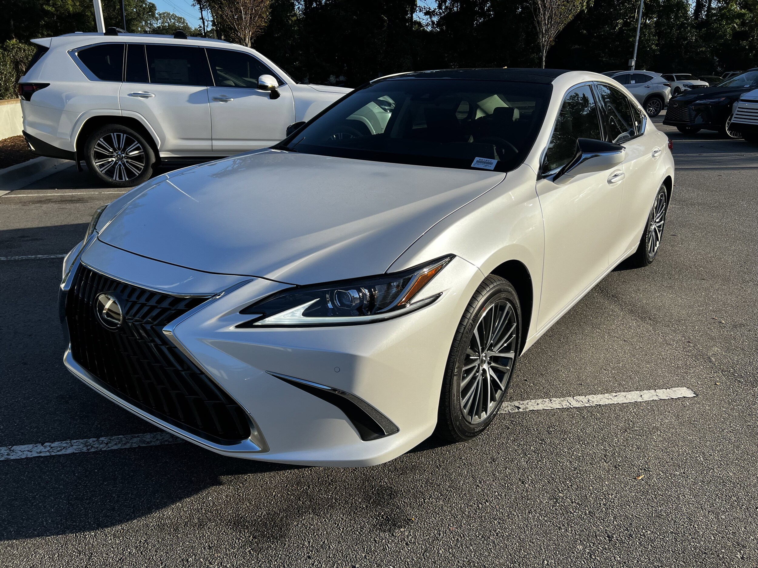 2025 Lexus ES 350 photo 4