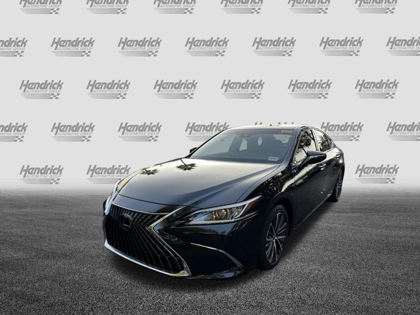 2025 Lexus ES 300h photo 4