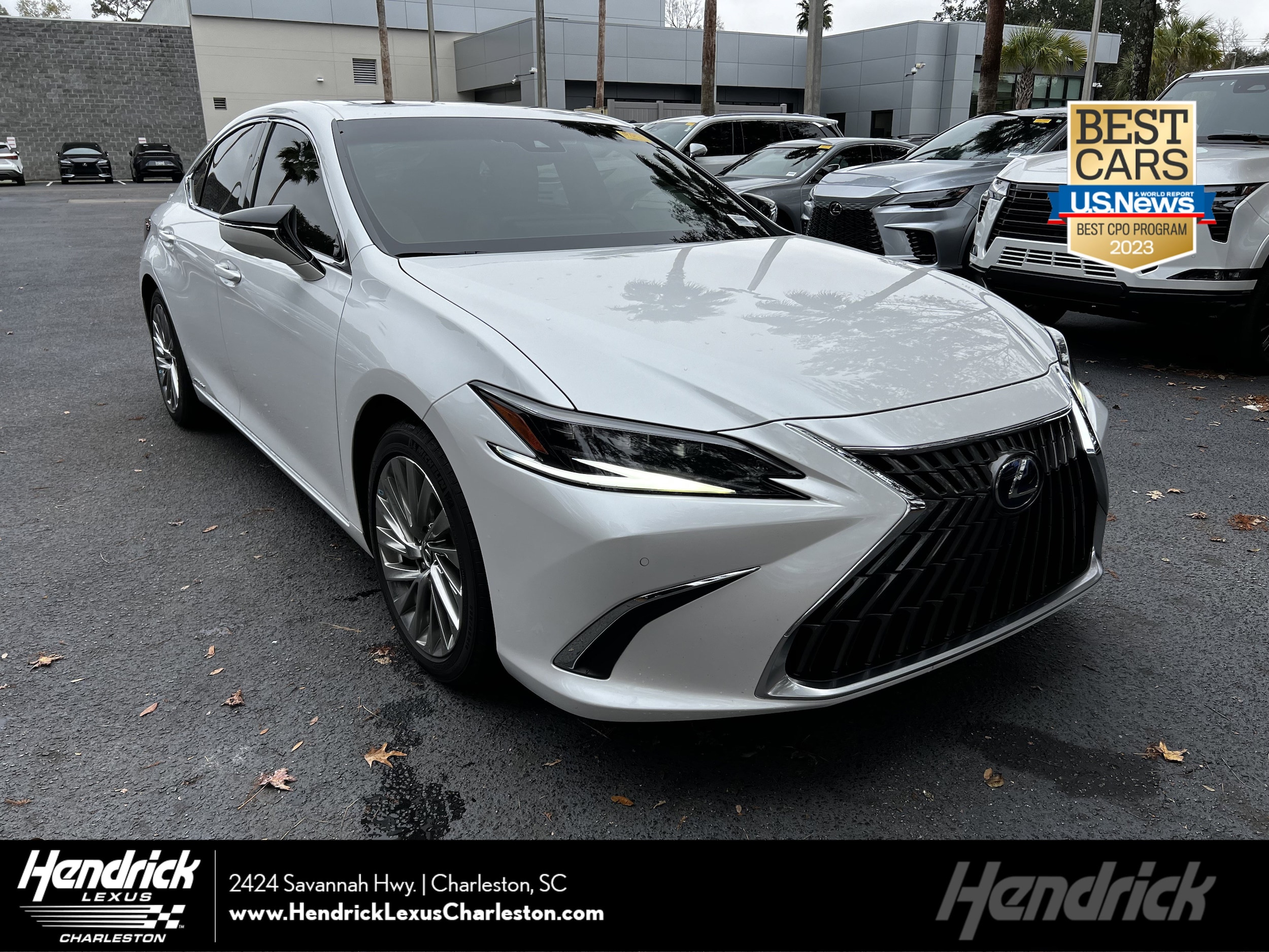 2022 Lexus ES Hybrid 300h Ultra Luxury's photo