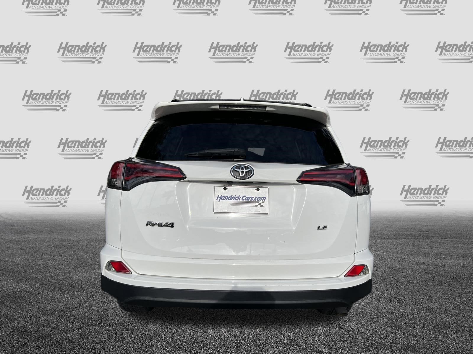 2016 Toyota RAV4 LE photo 6