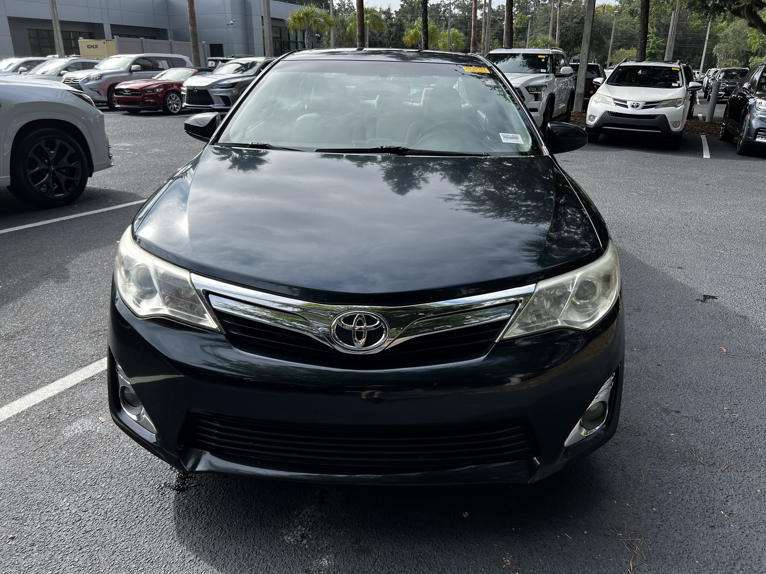 2014 Toyota Camry XLE photo 2