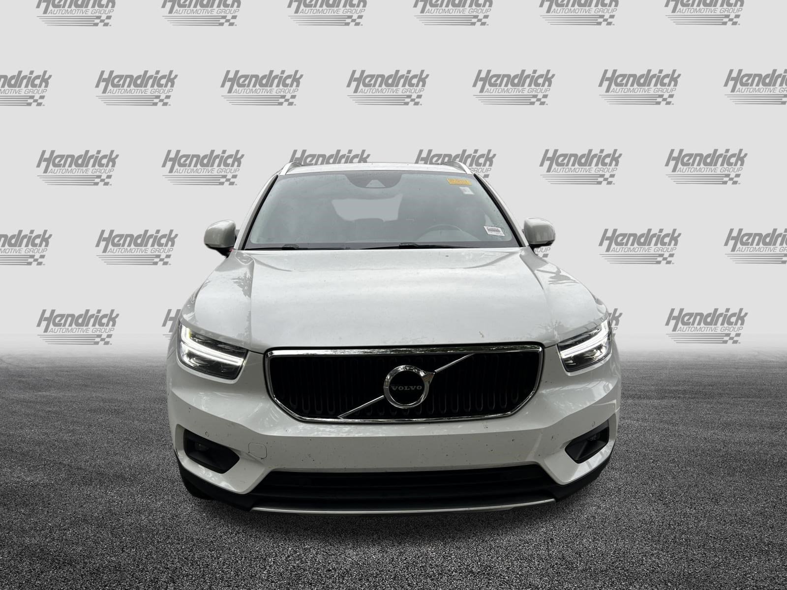 2021 Volvo XC40 Momentum photo 2