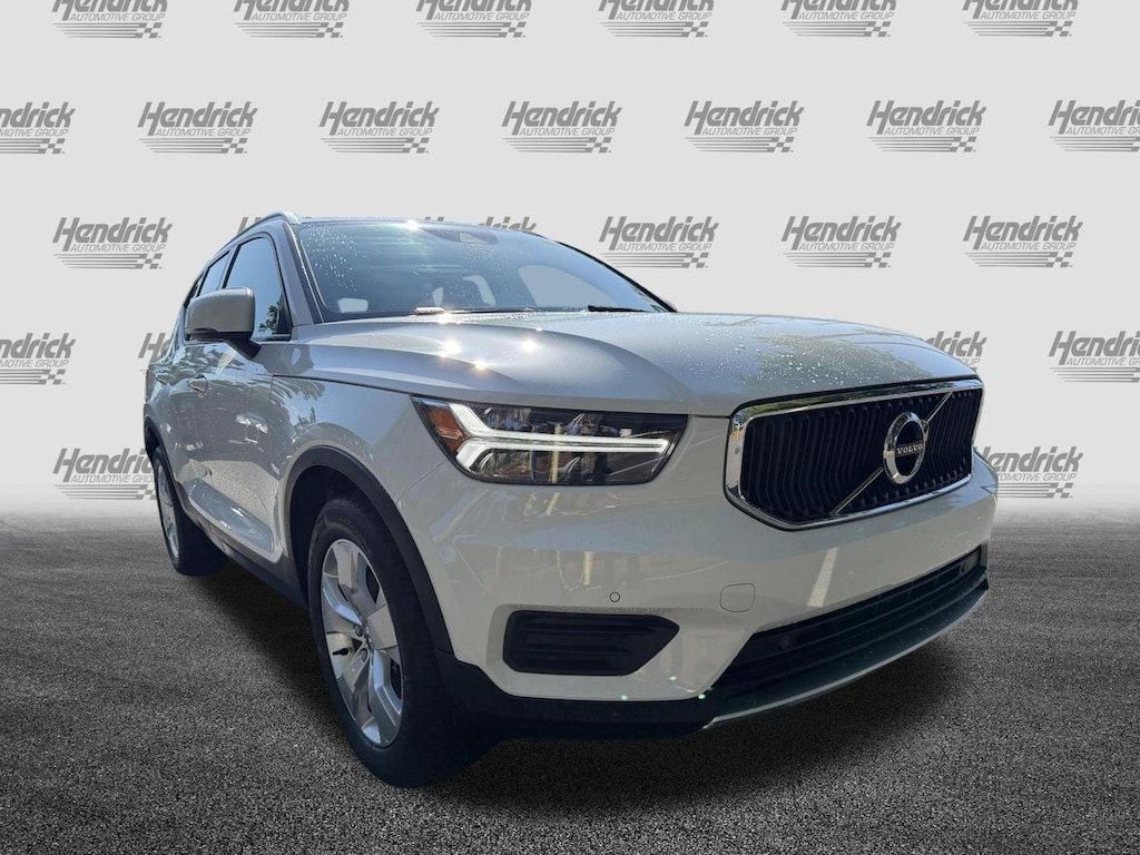 Used 2020 Volvo XC40 Momentum SUV