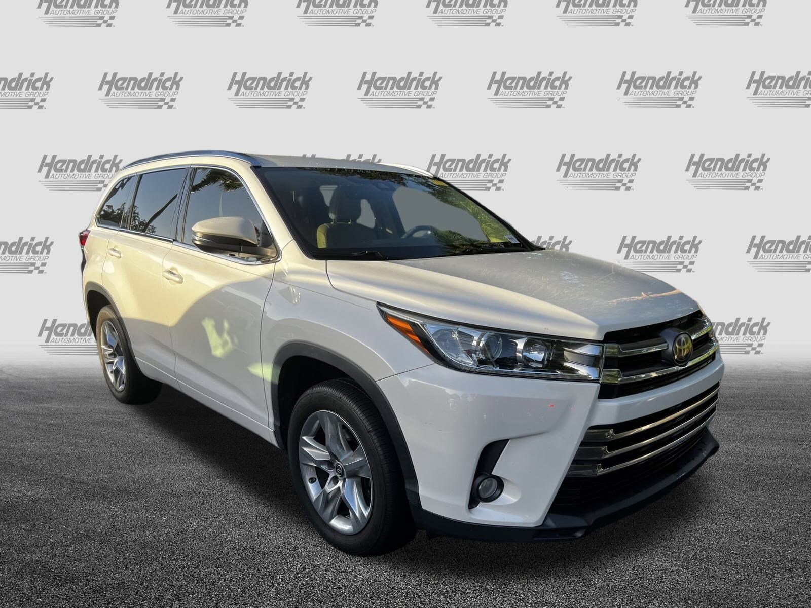 2018 Toyota Highlander Limited Platinum photo 2