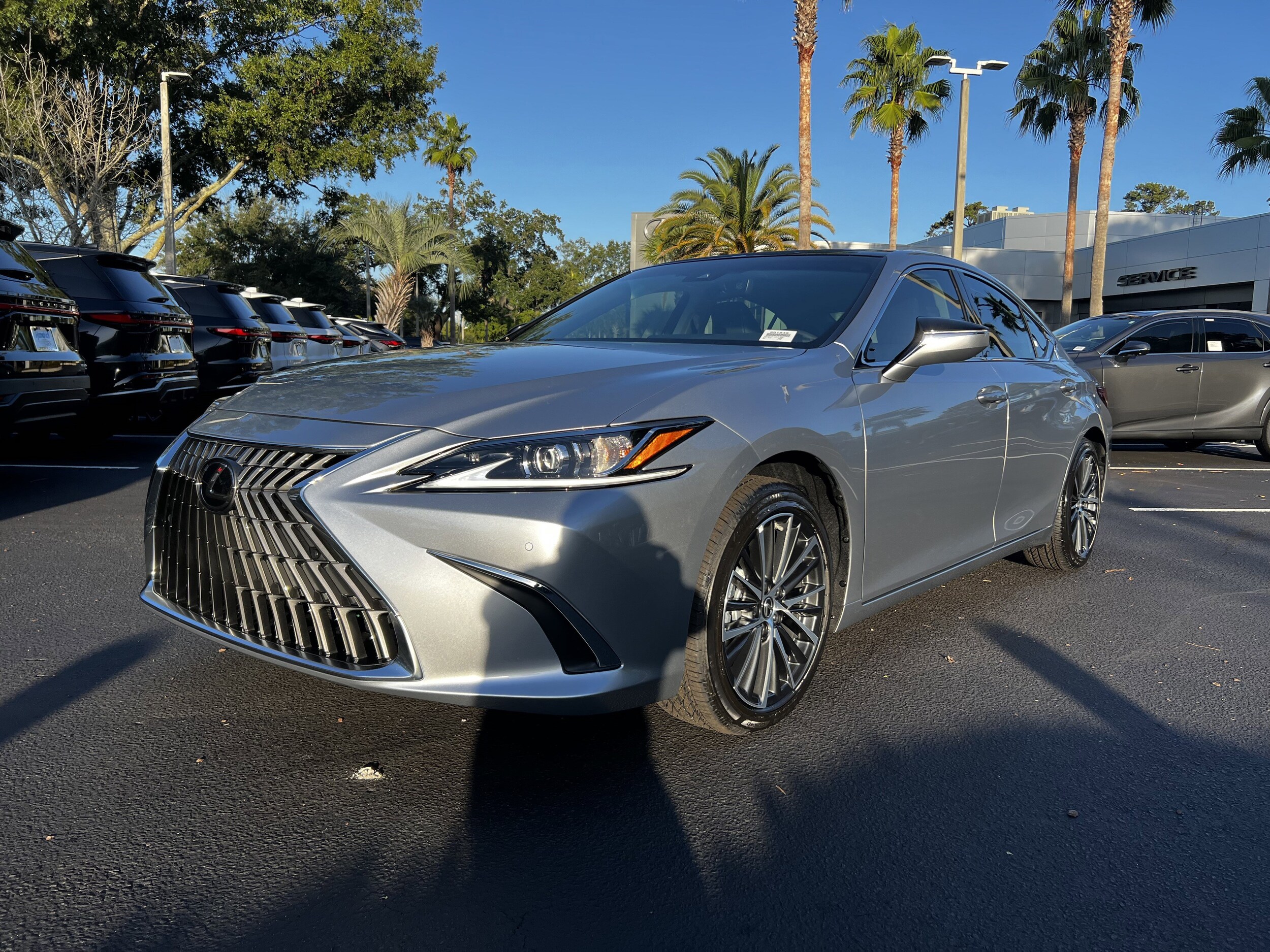 2025 Lexus ES 350 photo 3
