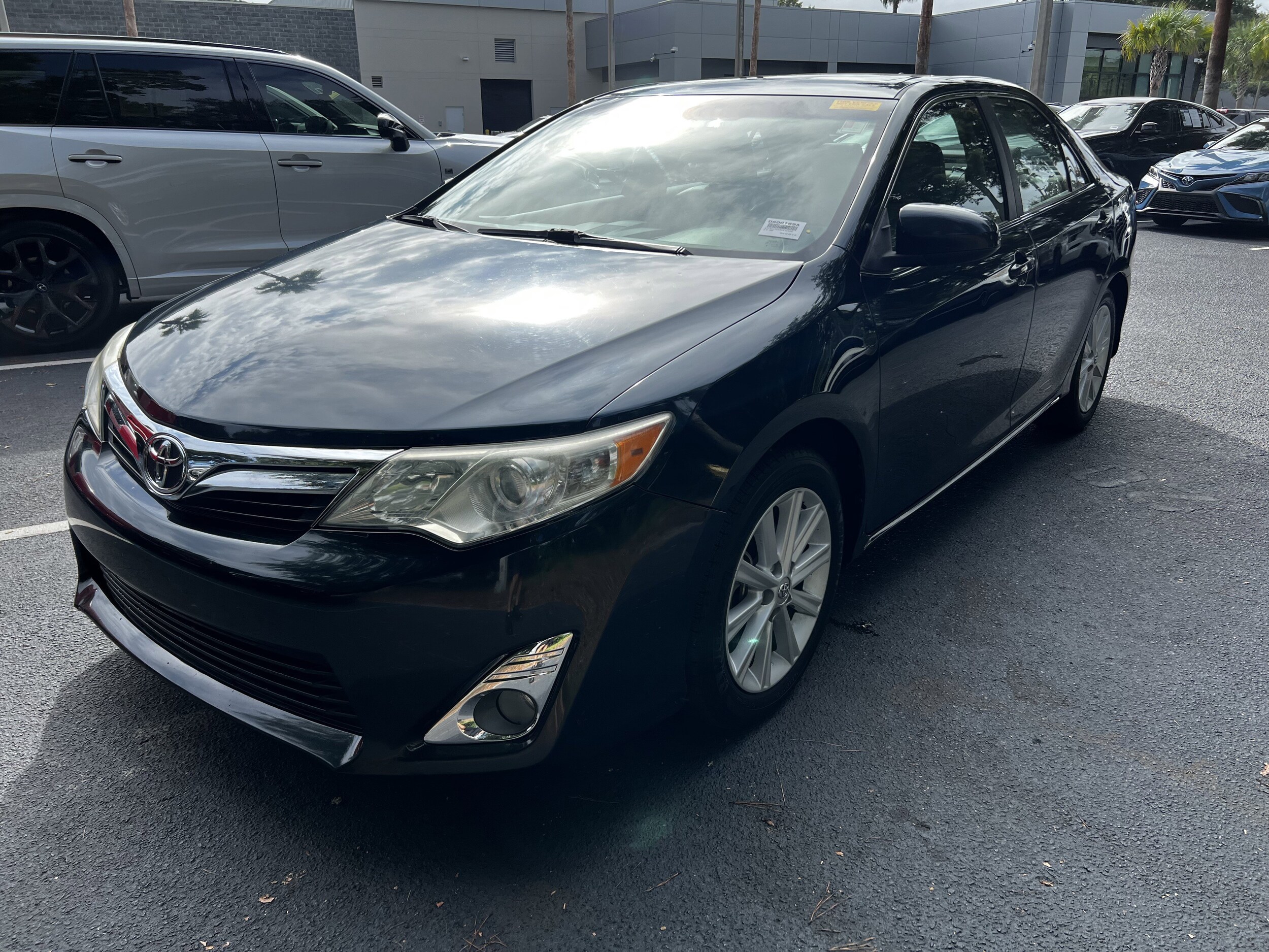 2014 Toyota Camry XLE photo 3