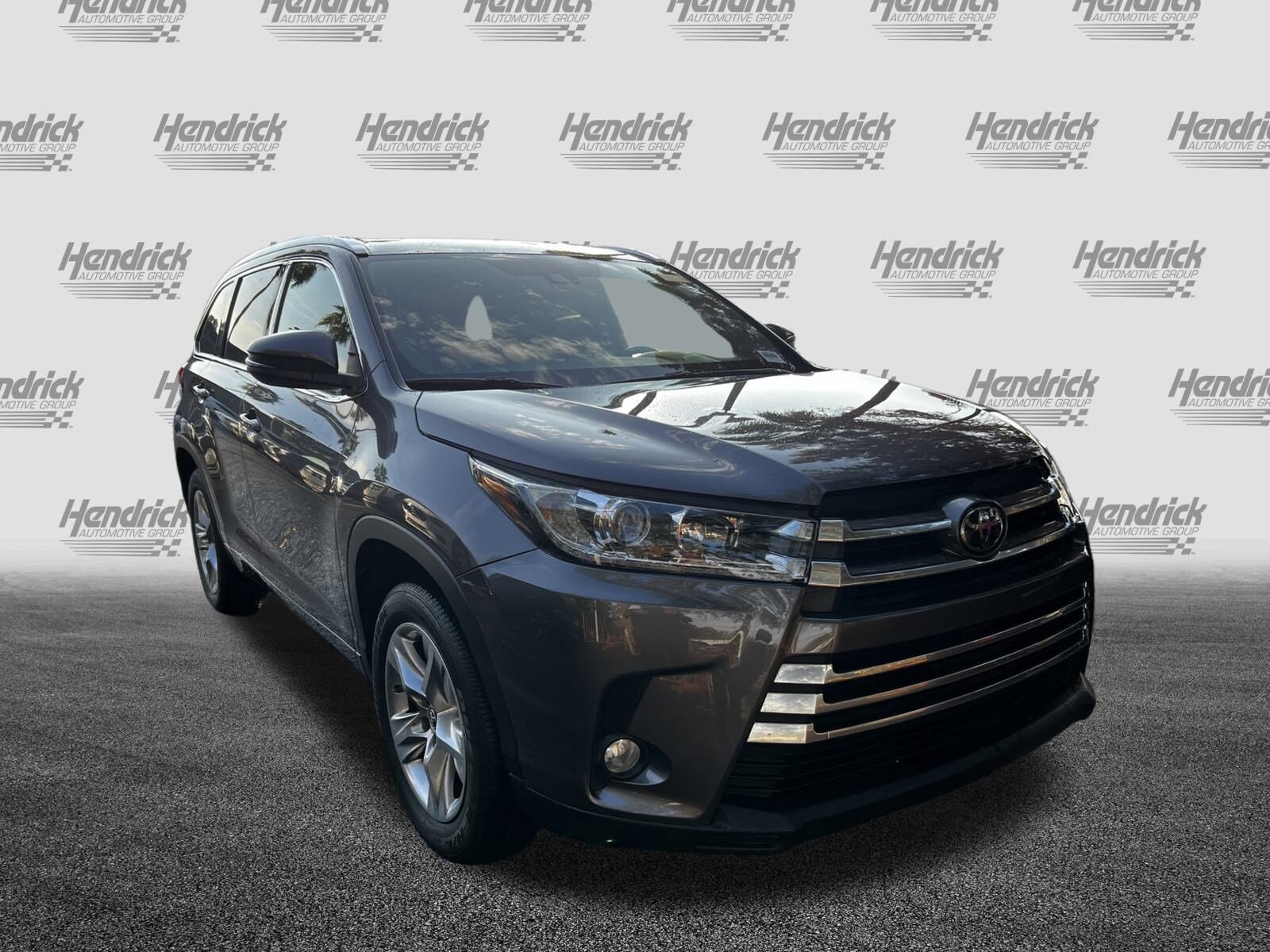 2017 Toyota Highlander Limited Platinum photo 2