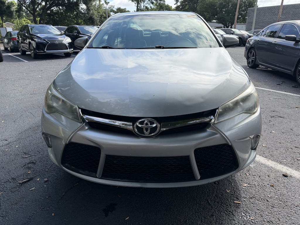 Used 2016 Toyota Camry SE Sedan