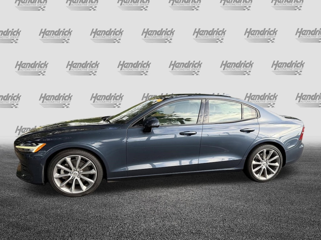 Used 2020 Volvo S60 Momentum Sedan