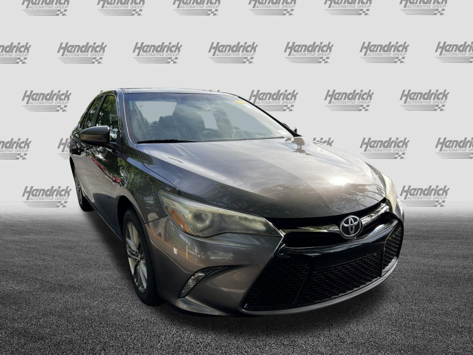 2017 Toyota Camry SE photo 2