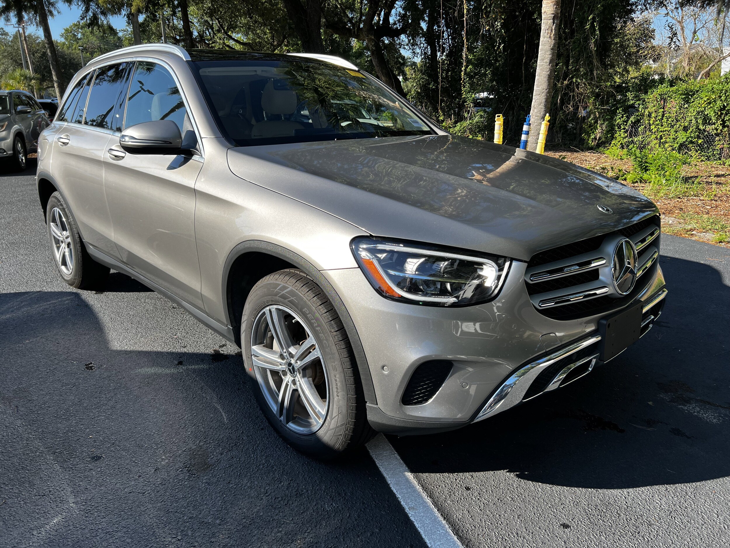 2021 Mercedes Benz GLC 300 photo 2
