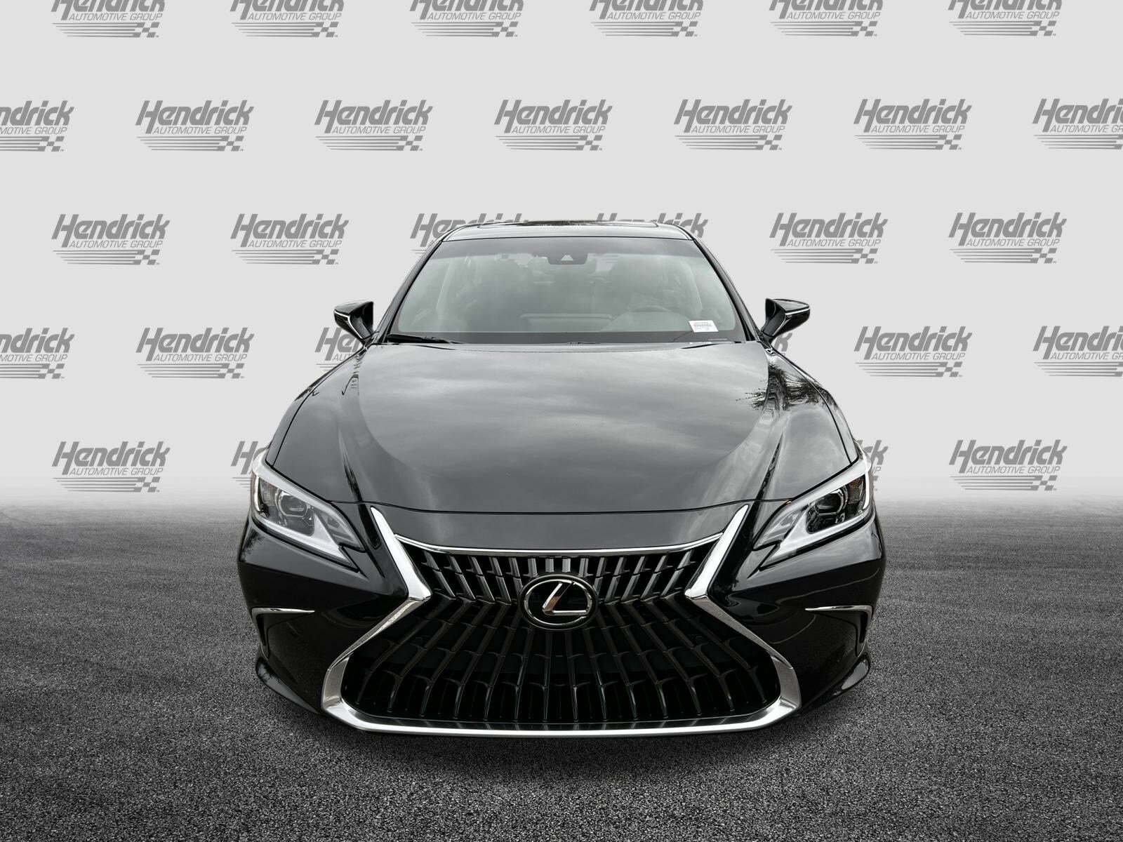 2025 Lexus ES 300h photo 3
