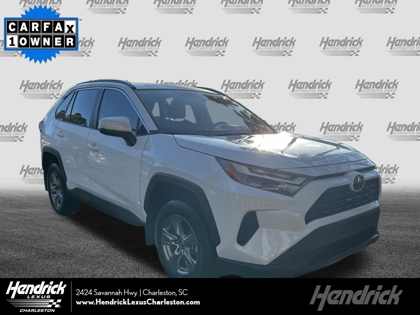 2025 Toyota RAV4 XLE's photo