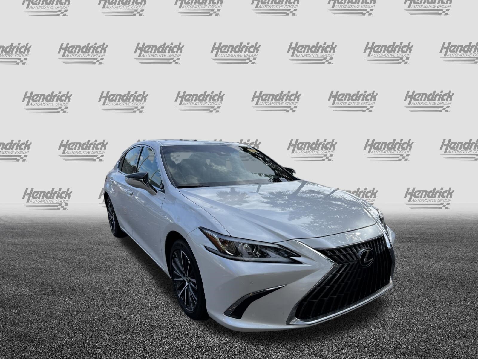 2025 Lexus ES 300h Premium photo 2