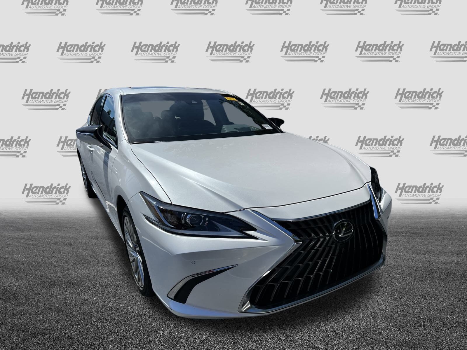 2023 Lexus ES 300h Luxury photo 2