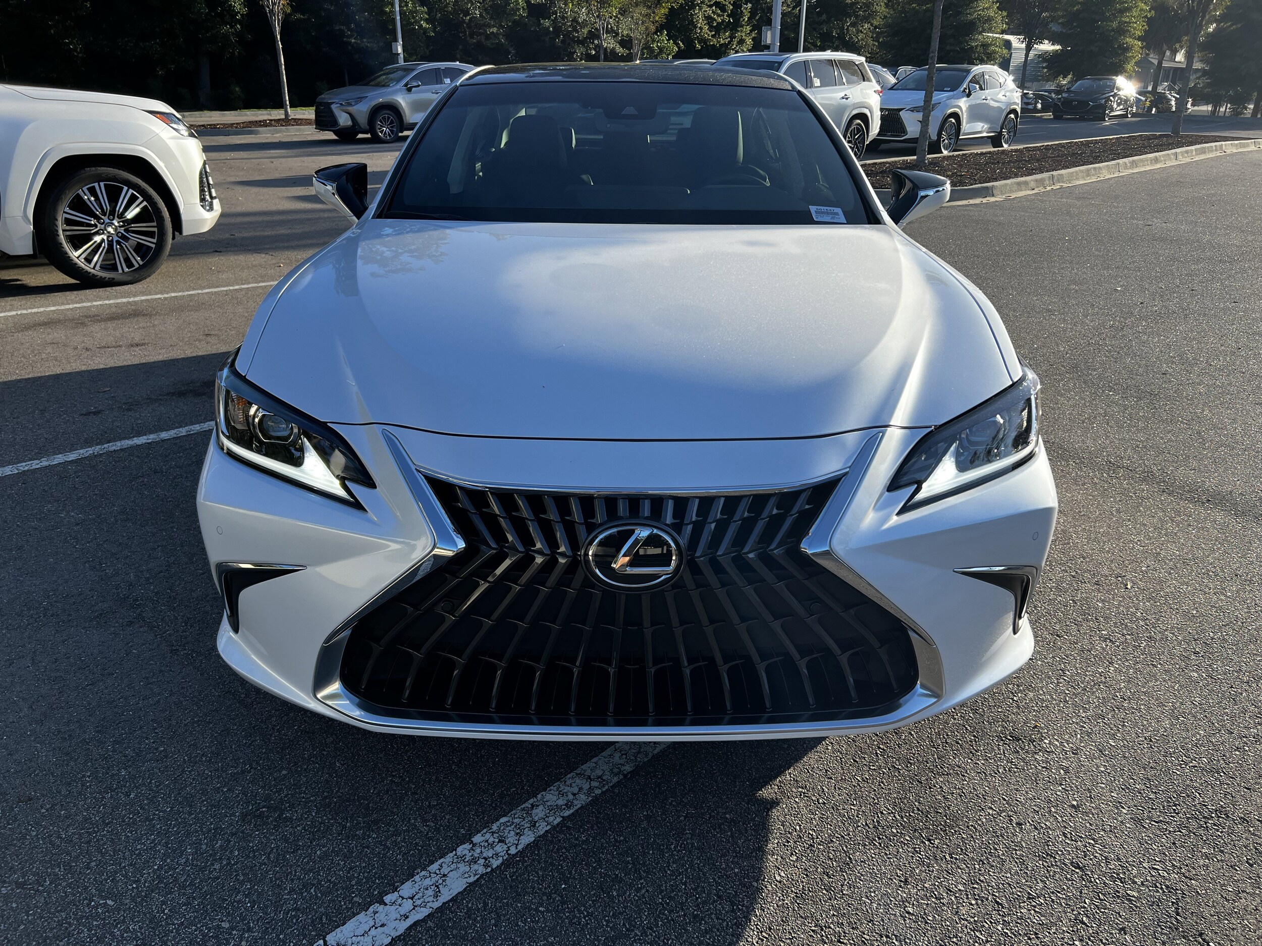 2025 Lexus ES 350 photo 3