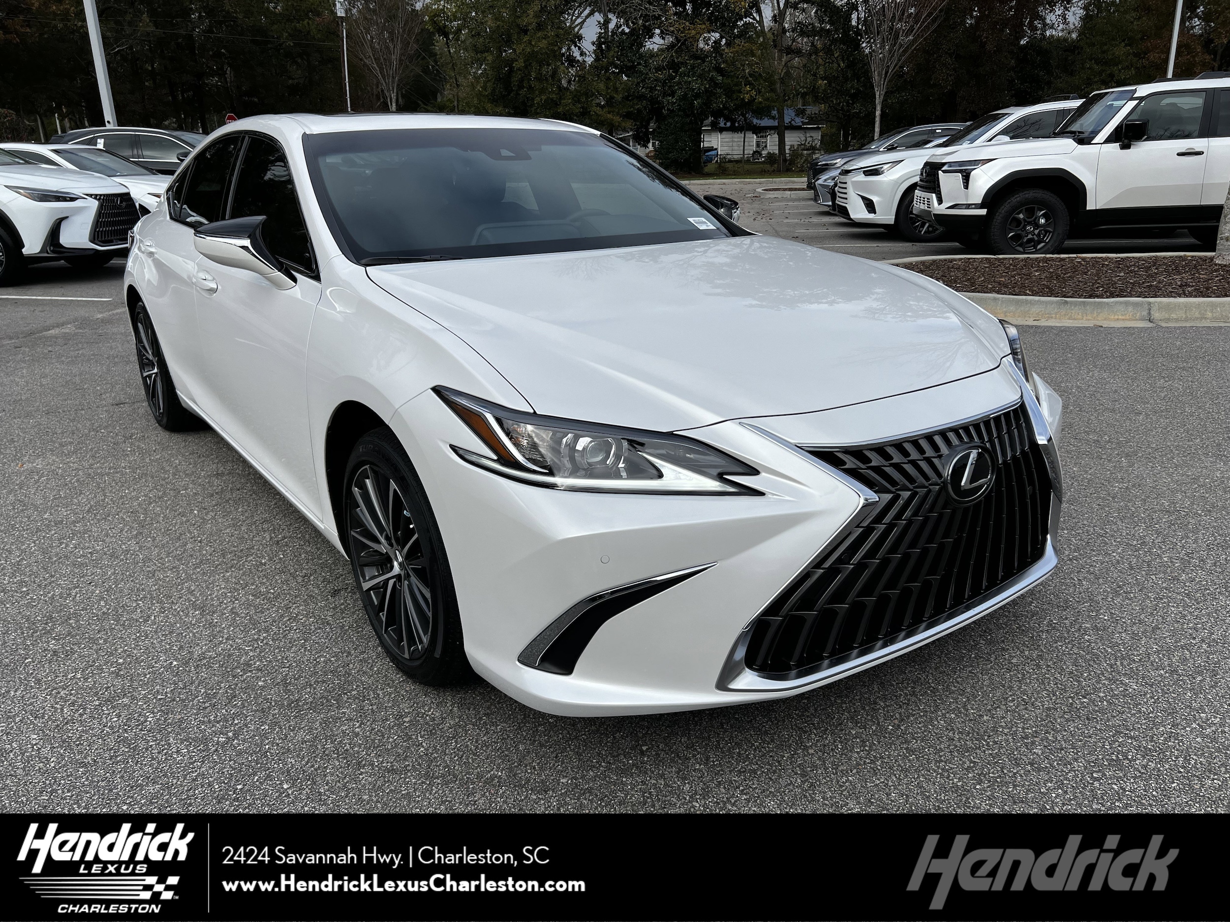 2025 Lexus ES 350's photo