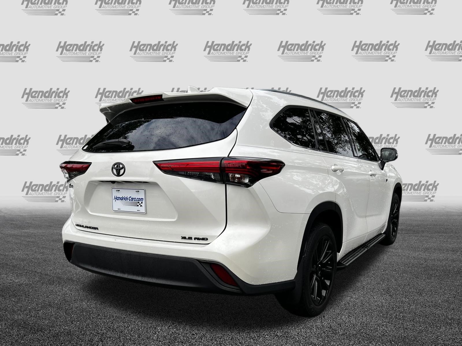 2021 Toyota Highlander XLE photo 3