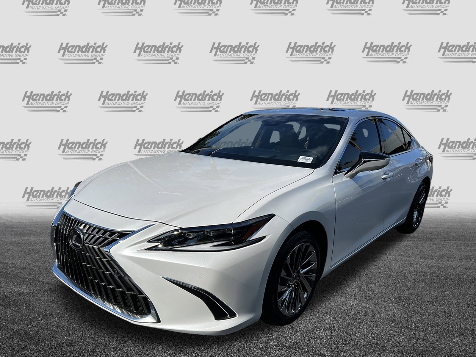 2025 Lexus ES 300h Ultra Luxury photo 4