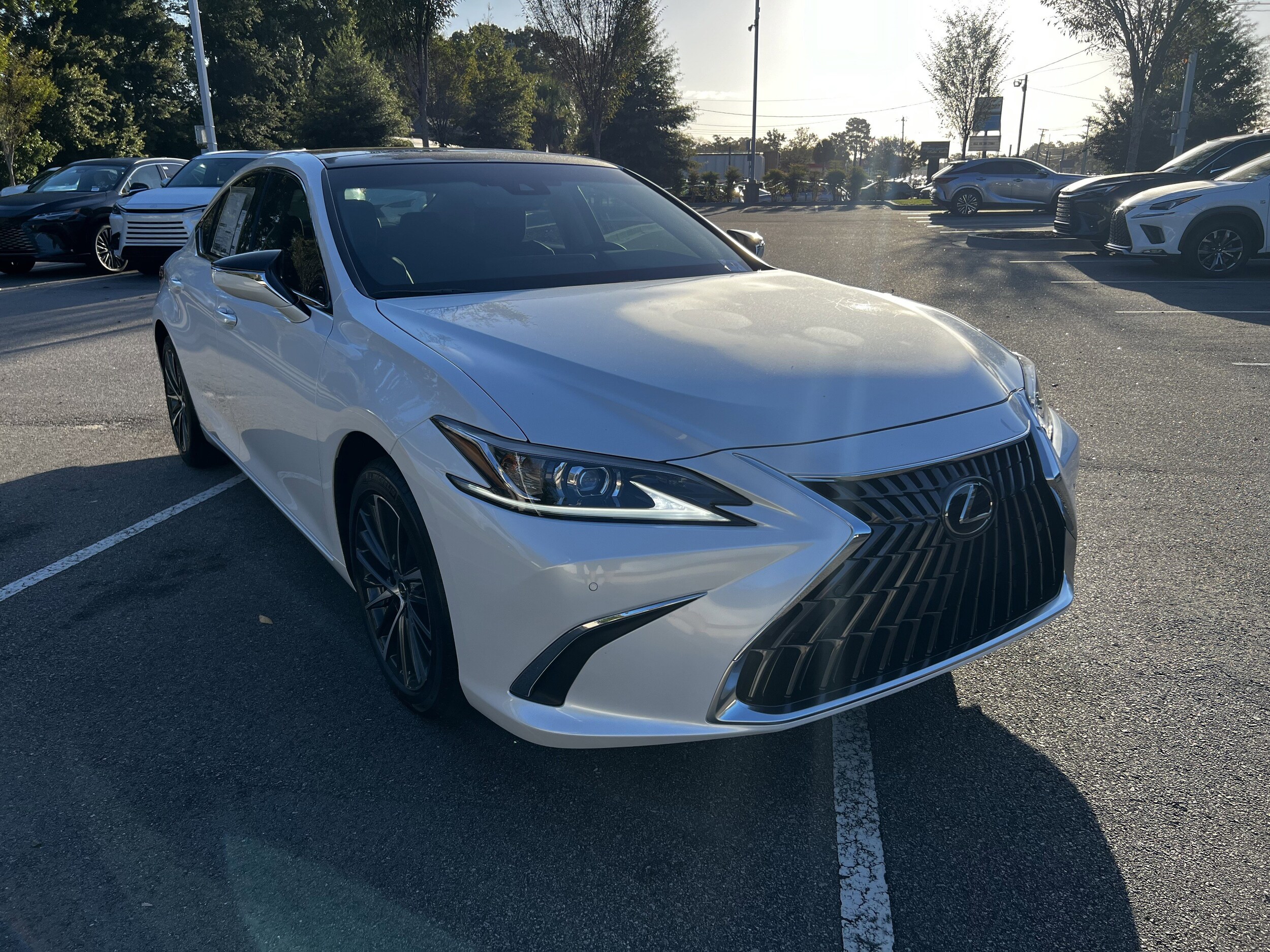 2025 Lexus ES 350 photo 2