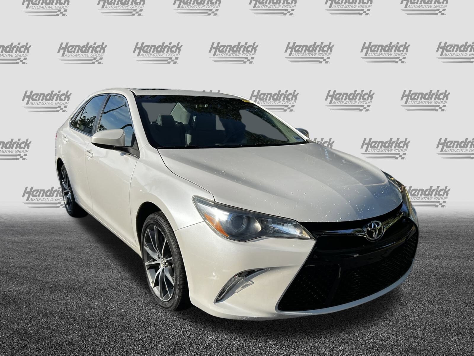 2017 Toyota Camry XSE photo 2