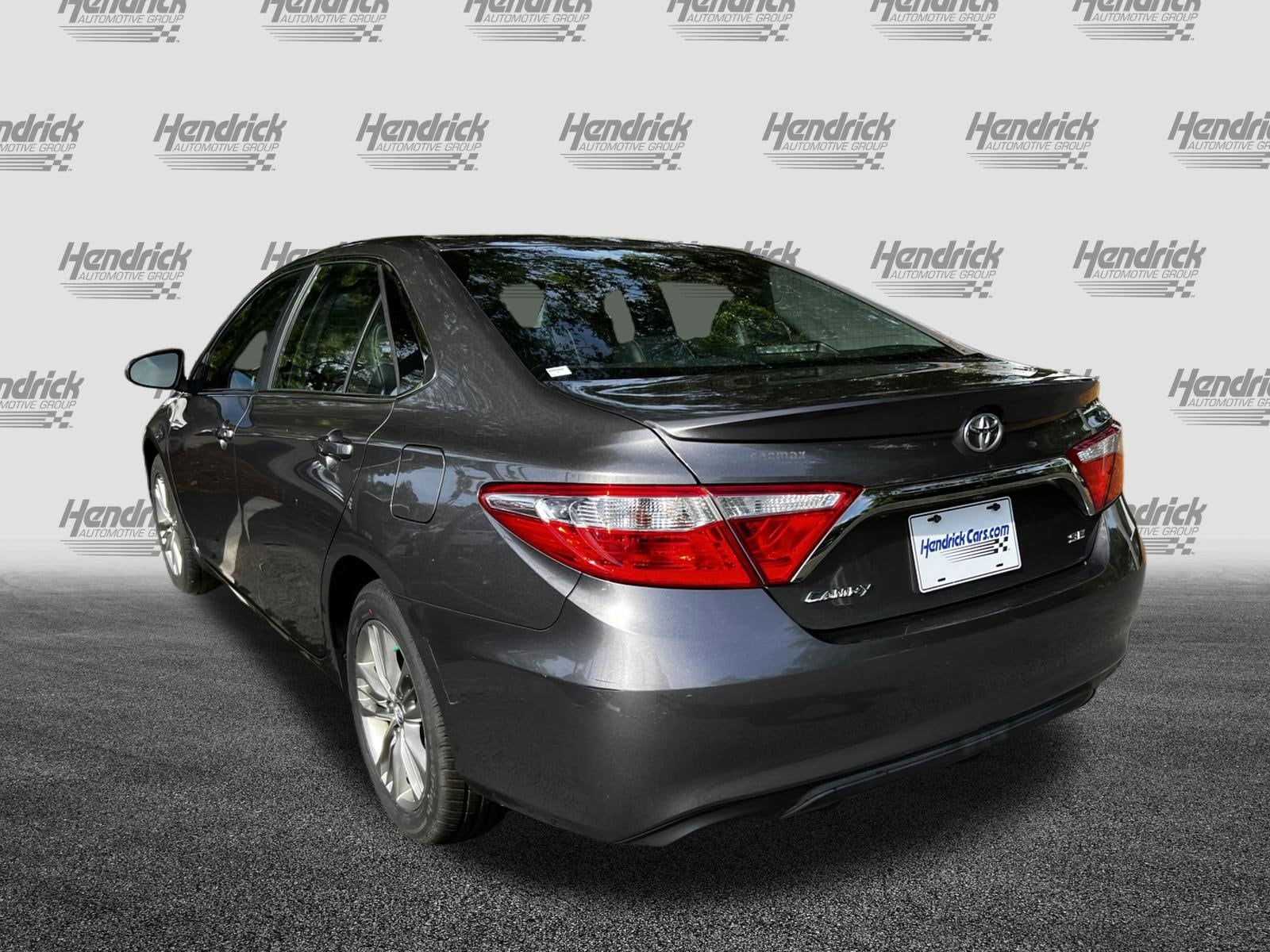 2017 Toyota Camry SE photo 5