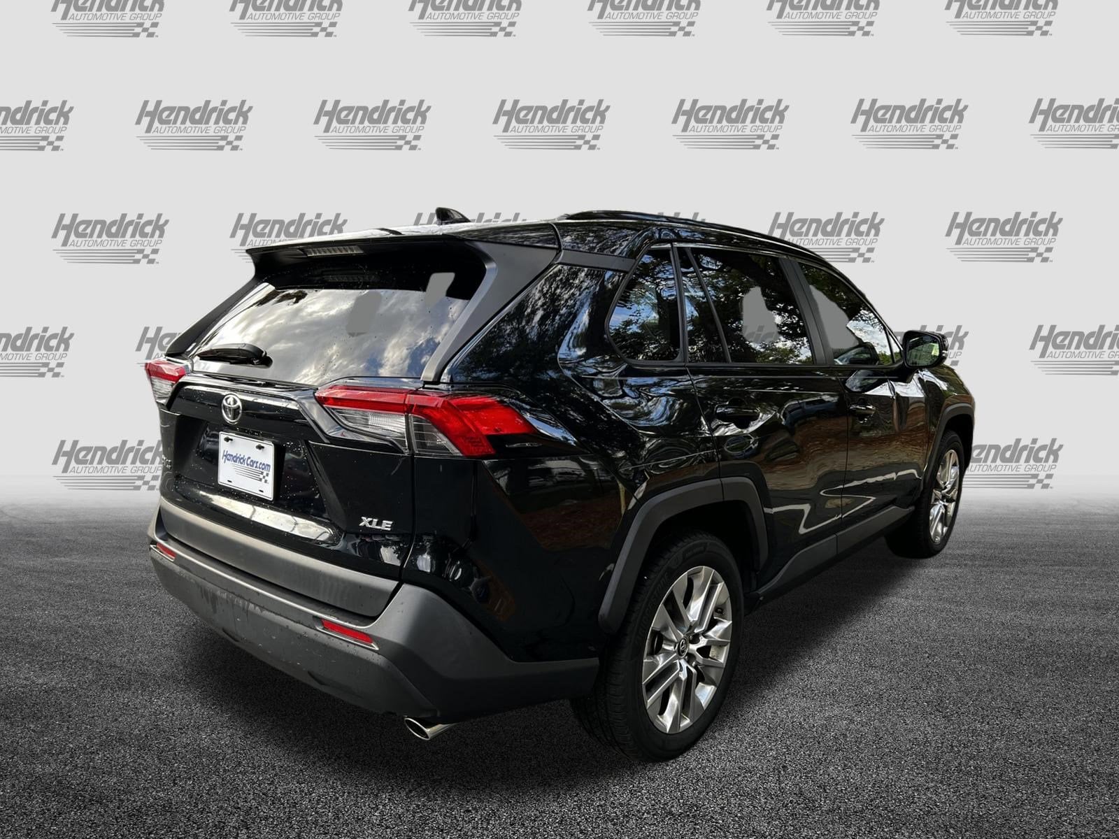 2019 Toyota RAV4 XLE Premium photo 3