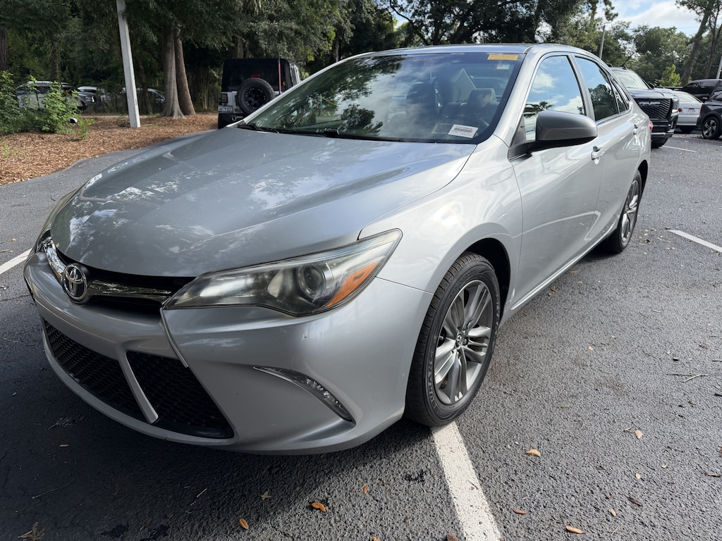 Used 2016 Toyota Camry SE Sedan