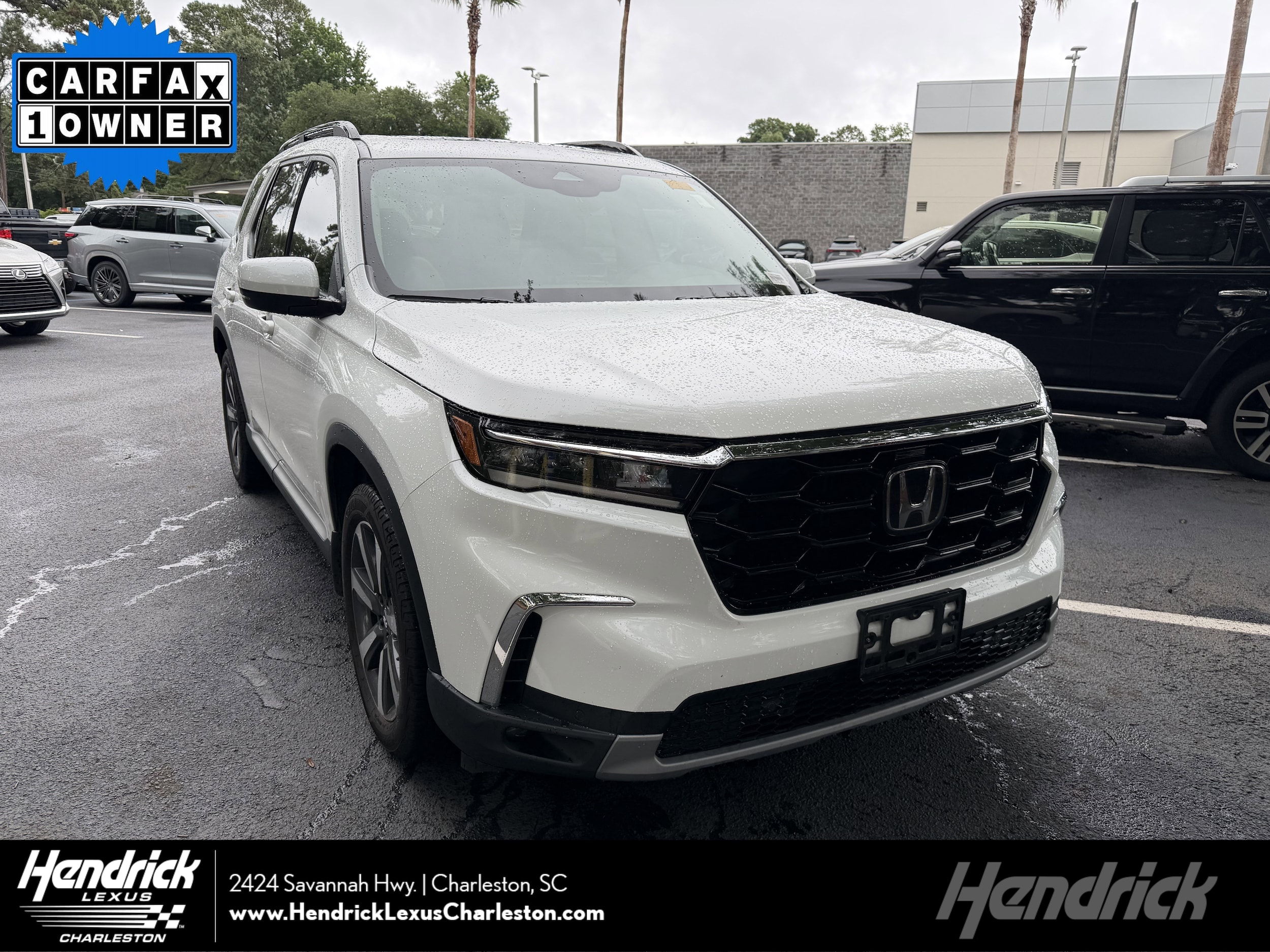 2023 Honda Pilot Touring 2WD's photo