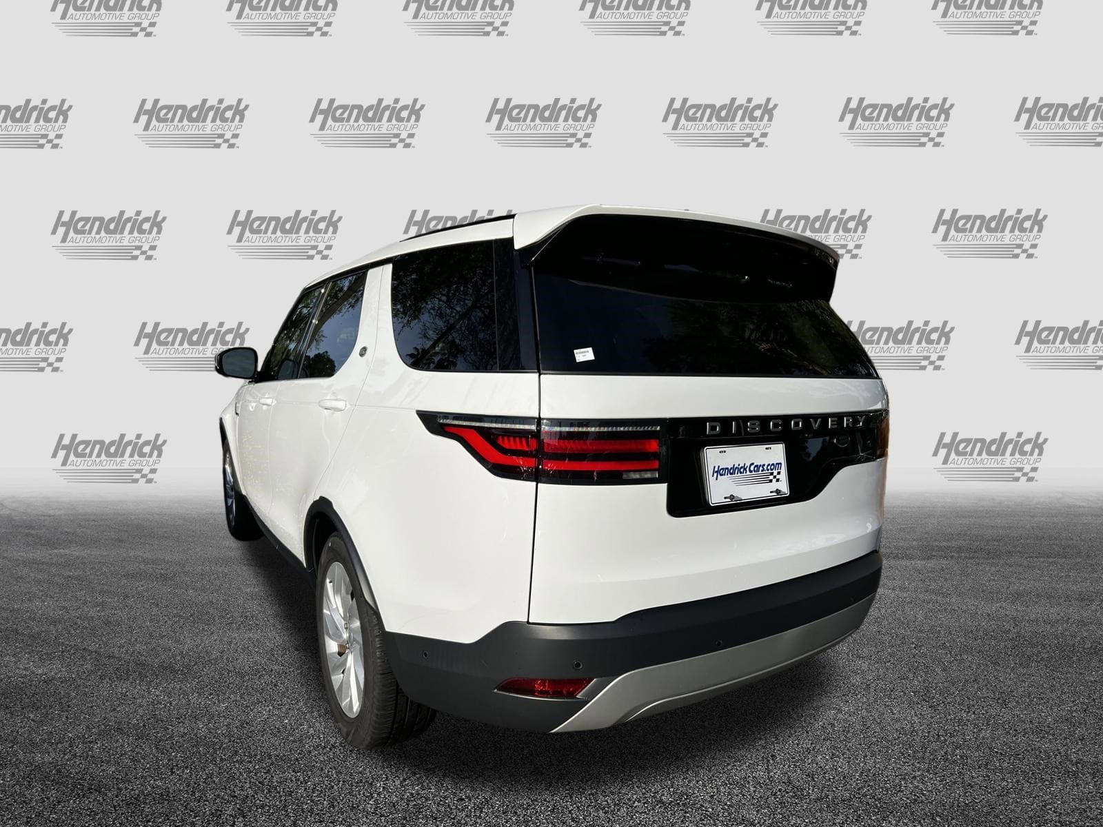2023 Land Rover Discovery S photo 4