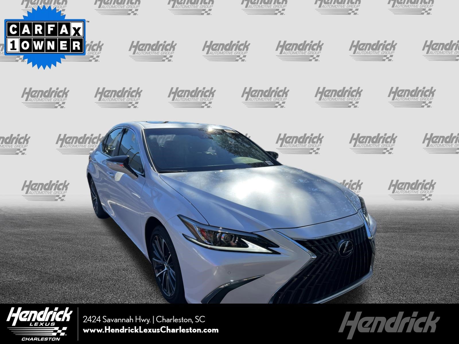 2025 Lexus ES Hybrid 300h's photo