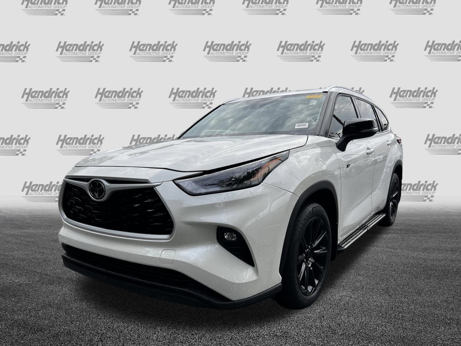 2021 Toyota Highlander XLE photo 2