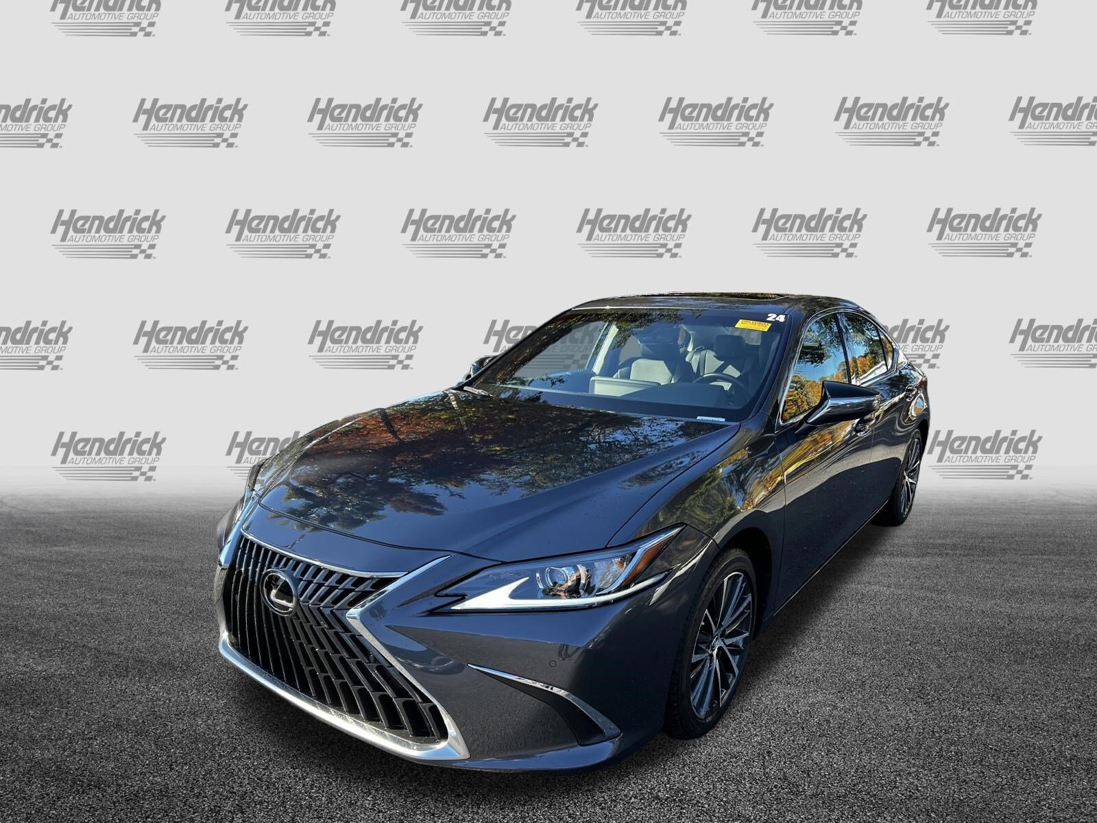 2025 Lexus ES 300h photo 4