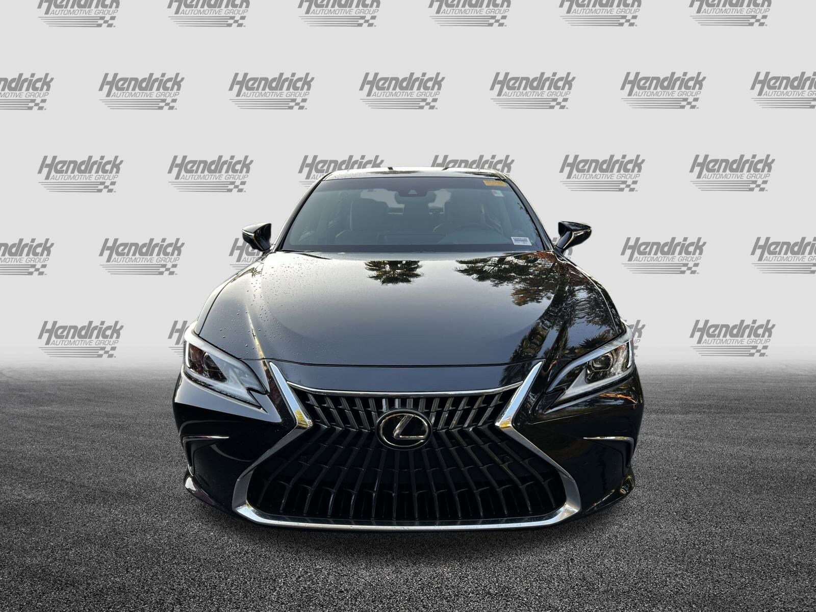 2025 Lexus ES 300h photo 3