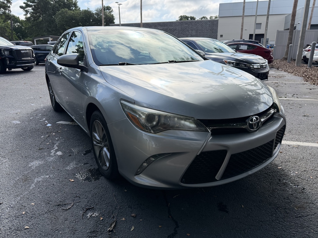Used 2016 Toyota Camry SE Sedan