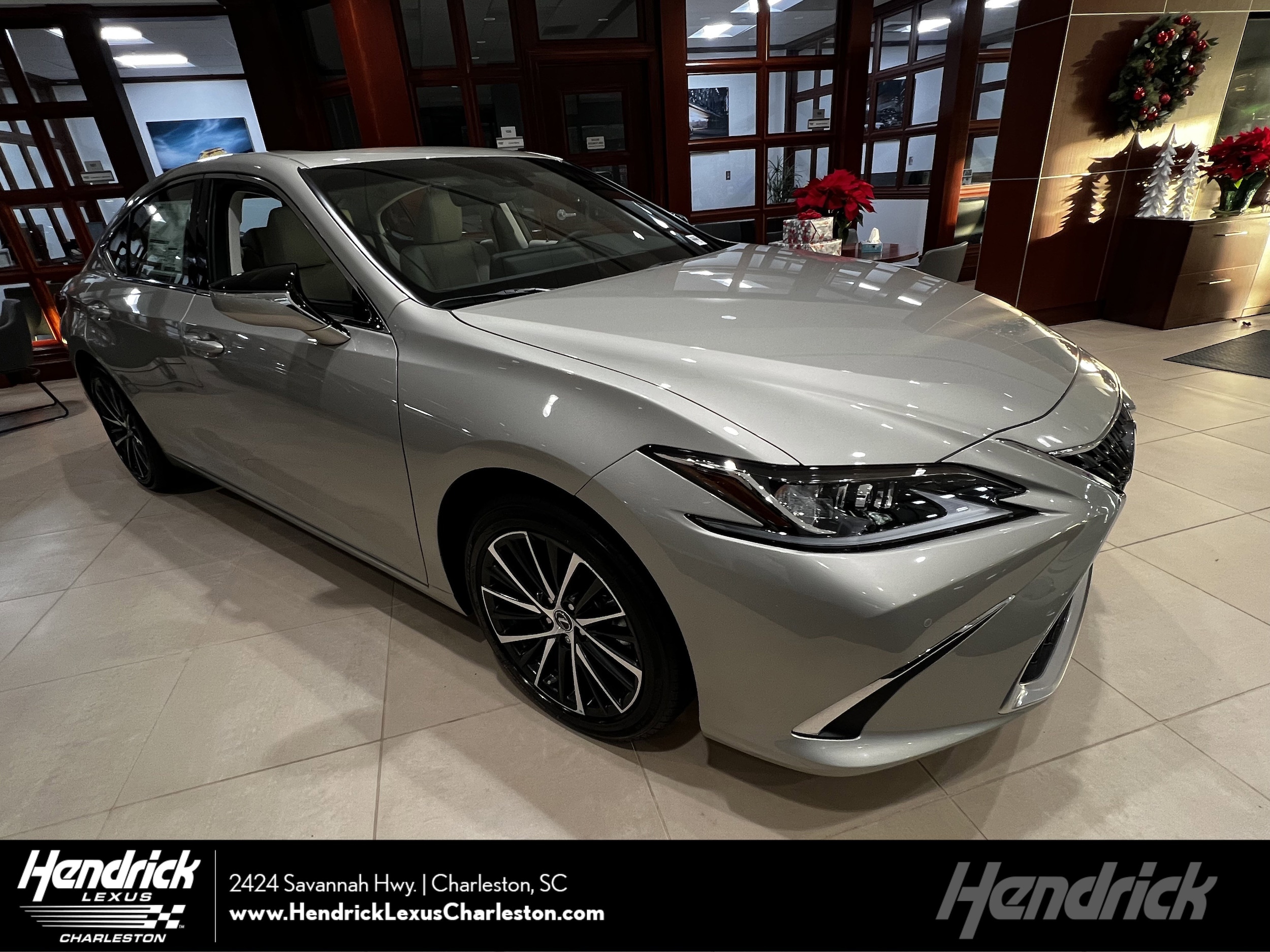 2025 Lexus ES 350's photo